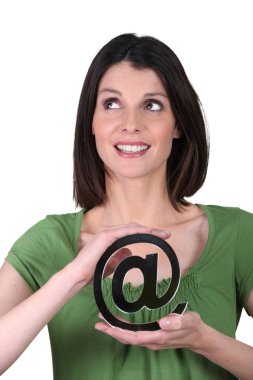 Thirty-ish brunette looking up holding at sign clipart