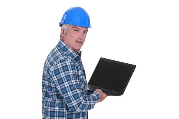 Senior craftsman holding a laptop — Stock Photo, Image