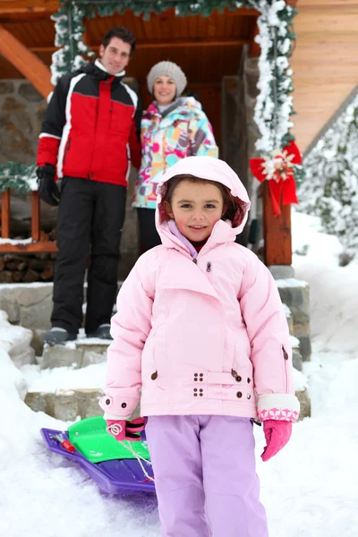 Family stood in front of chalet — Stock Photo, Image