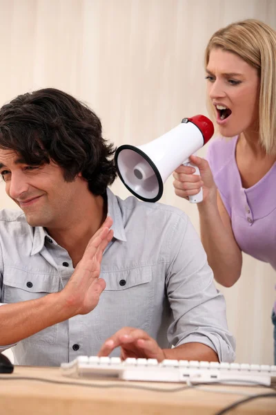 Man disturbed by hysterical blonde — Stock Photo, Image