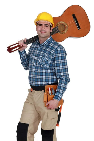 Tvůrce nosné kytara přes rameno — Stock fotografie