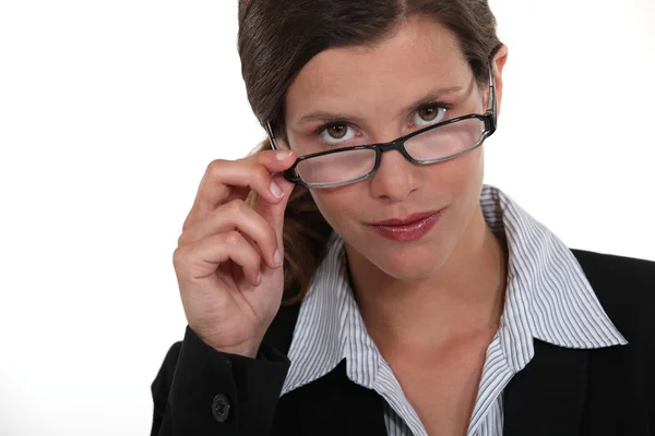 Portrét mladé zaměstnance nošení brýlí — Stock fotografie