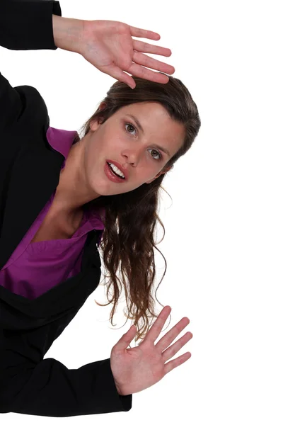 Kvinna viftande händer — Stockfoto