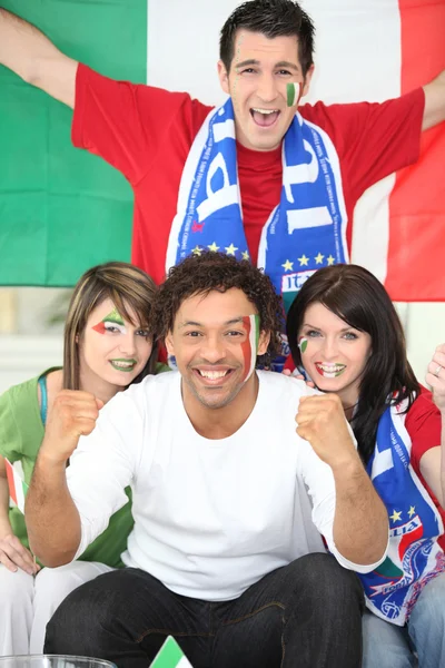 Groep van Italiaanse supporters — Stockfoto