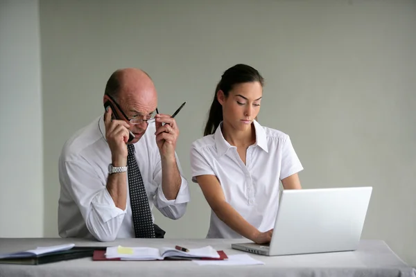 Bald boss and assistant working to complete deal — Stock Photo, Image