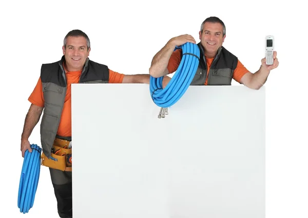 Artisan et son téléphone clone à la main portant tuyau bleu fluorescent et — Photo