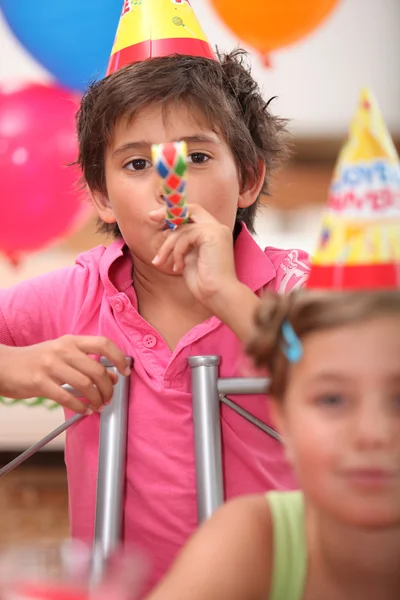Kinder auf einer Geburtstagsfeier — Stockfoto