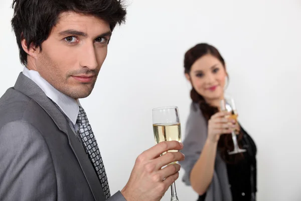 Pareja bebiendo champán —  Fotos de Stock