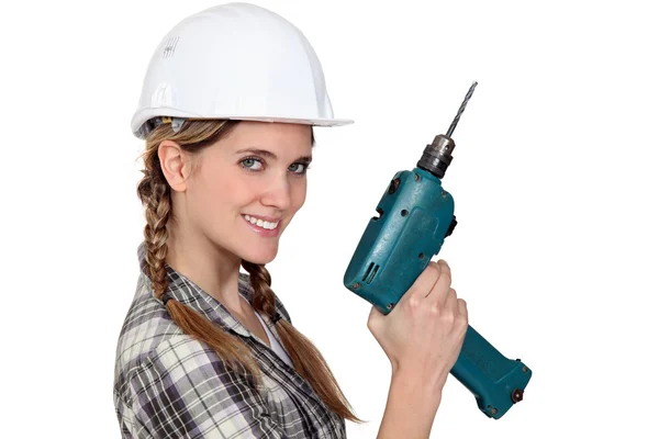 Lächelnde Handwerkerin mit einem Elektrowerkzeug — Stockfoto