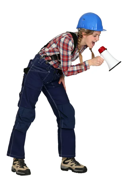 Kadın inşaat işçisi bir megafon ile — Stok fotoğraf