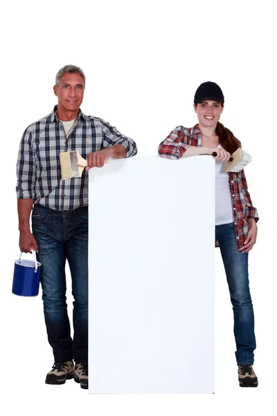 Decoradores con un tablero en blanco para su mensaje — Foto de Stock