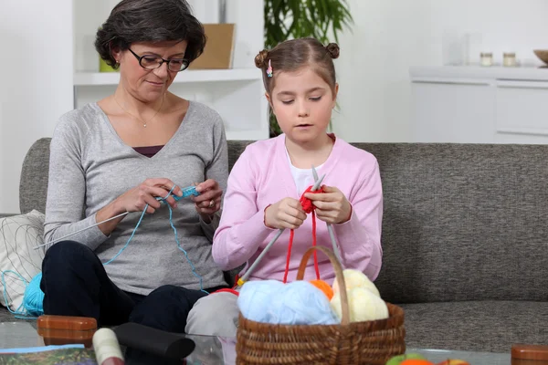 Mother and daughter knitting — Stock Photo, Image
