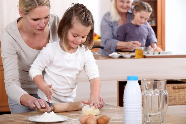 Girls baking with mum and grandma — Stock Photo, Image