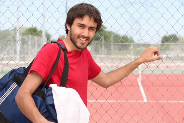 Mahkeme dışında tenis oyuncusu — Stok fotoğraf