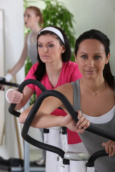 Donne in fitness club — Foto Stock