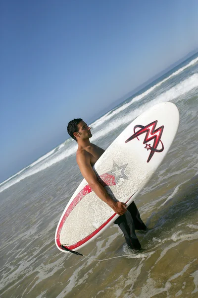 Homem vai surfar — Fotografia de Stock