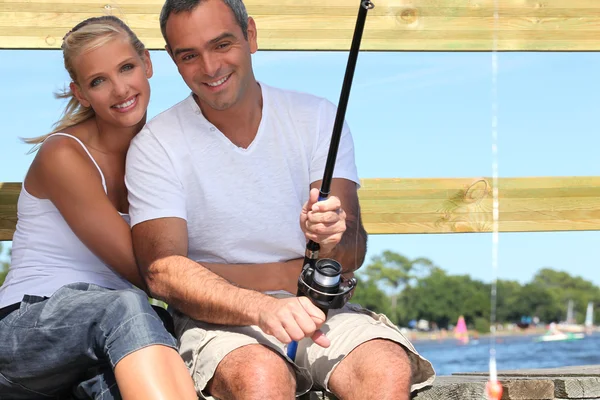 Couple fishing in the sun — Stock Photo, Image
