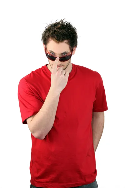 Muž tlačí jeho sluneční brýle do nosu — Stock fotografie