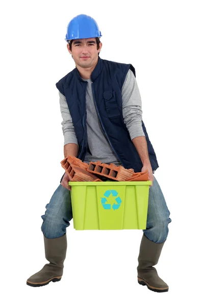 Człowiek recyklingu cegły — Zdjęcie stockowe