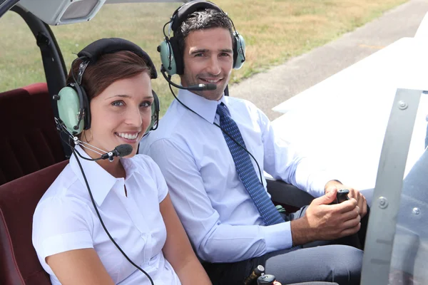Man and woman in the cockpit of a light aircraft — Stock Photo, Image