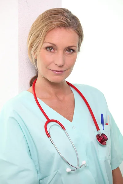 Sjuksköterska poserar — Stockfoto
