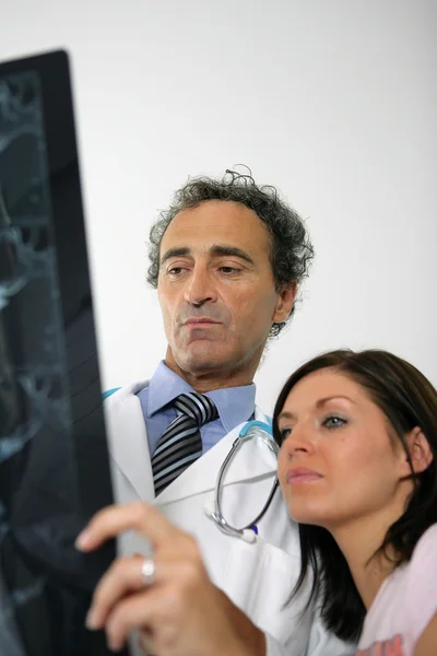 Doctor getting a second opinion — Stock Photo, Image