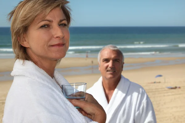Ouder paar in thalassotherapie resort — Stockfoto
