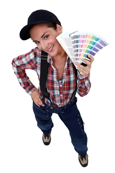 Kobieta wyświetlania próbki kolorów farby — Zdjęcie stockowe