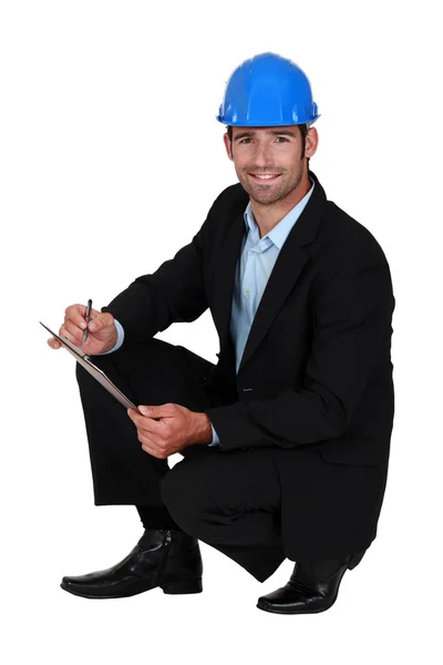 Engineer writing on a clipboard — Stock Photo, Image