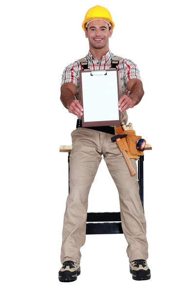 Trabalhador segurando clip-board — Fotografia de Stock