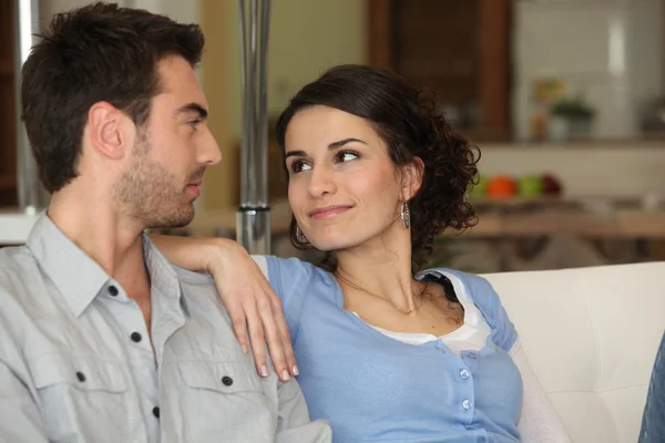 Couple on couch — Stock Photo, Image