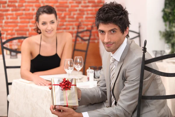 Guy inviting his belle to restaurant — Stock Photo, Image