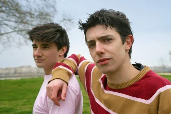 Teenagers walking in the park — Stock Photo, Image