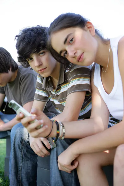 Adolescentes passando tempo juntos — Fotografia de Stock