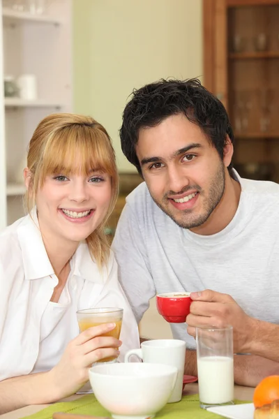Couple having coffee together — Stock Photo, Image