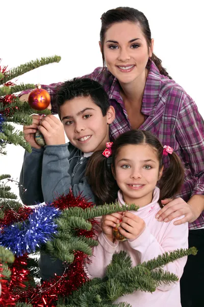 Noel 'i birlikte kutlayan aile — Stok fotoğraf