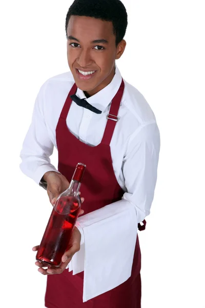服务员与瓶玫瑰红酒 — 图库照片