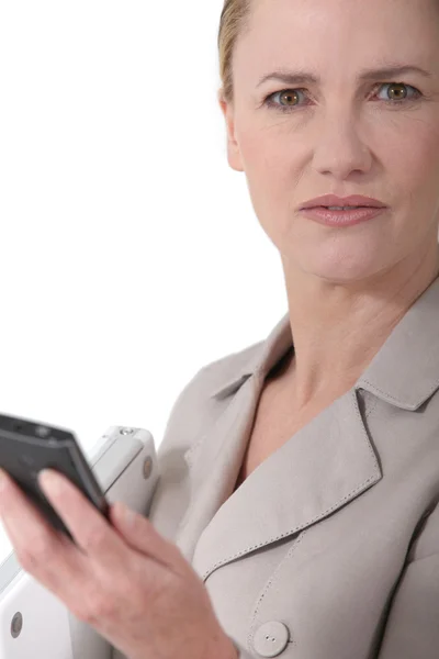Vedoucí žena s mobilem — Stock fotografie