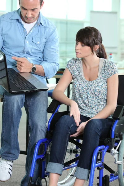 Mulher em cadeira de rodas — Fotografia de Stock