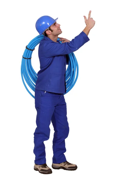 Man carrying coil — Stock Photo, Image