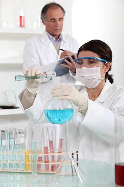 Techników laboratoryjnych — Zdjęcie stockowe