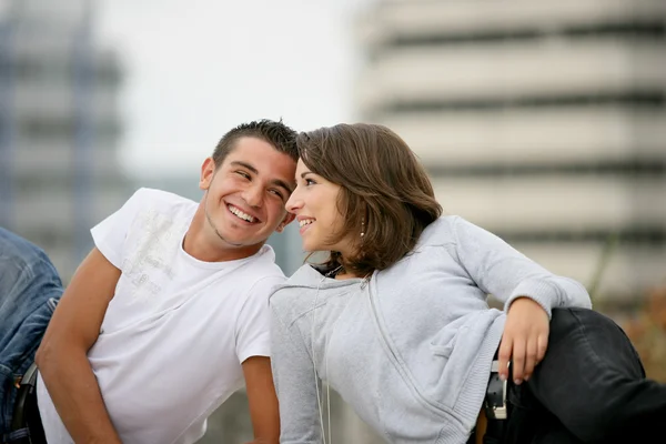 Couple sat down whilst sightseeing — Stock Photo, Image