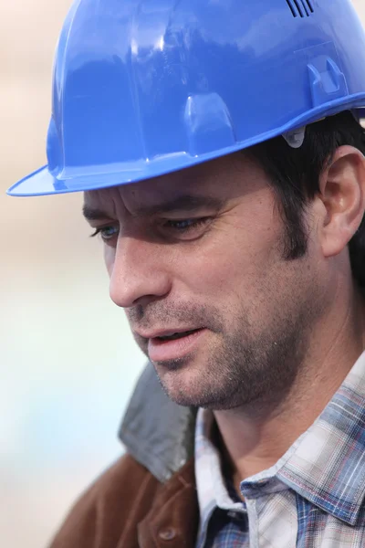 Porträt eines Technikers mit Hut — Stockfoto
