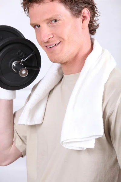 Un hombre haciendo ejercicio con mancuerna —  Fotos de Stock