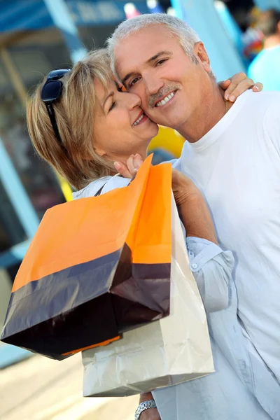 Marido e esposa compras — Fotografia de Stock