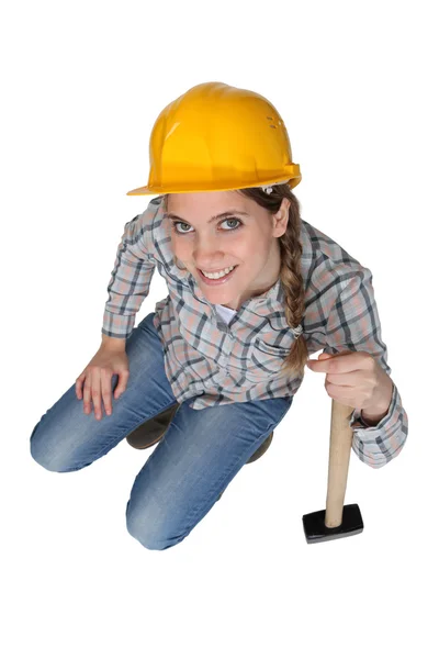 A woman with a sledgehammer. — Stock Photo, Image
