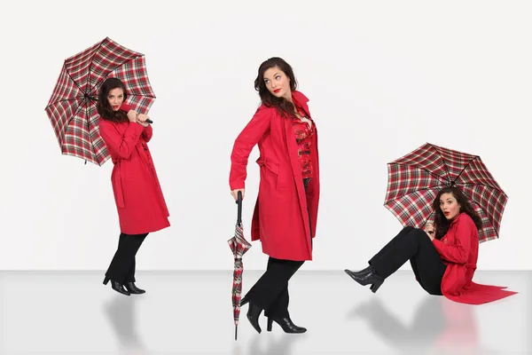 Vrouw dragen paraplu — Stockfoto