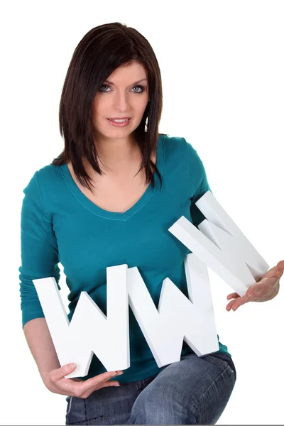 Женщина с буквами www — стоковое фото