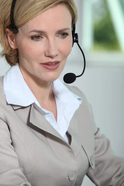 Vrouw met headset. — Stockfoto