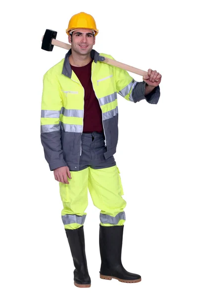 Trabalhador da construção com uma marreta — Fotografia de Stock